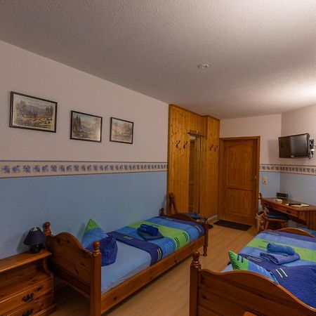 Pension Und Gaststaette Zur Knappenschaenke Thermalbad Wiesenbad Esterno foto