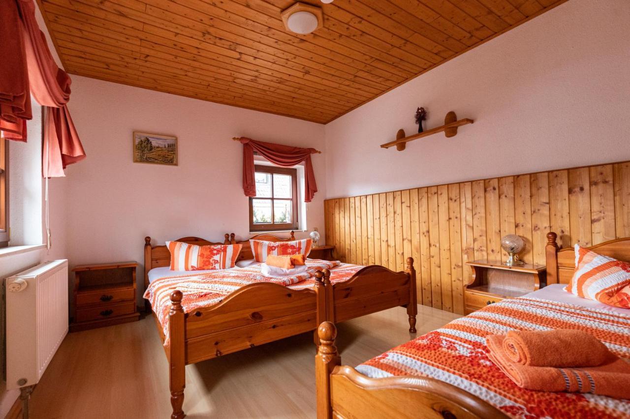 Pension Und Gaststaette Zur Knappenschaenke Thermalbad Wiesenbad Esterno foto