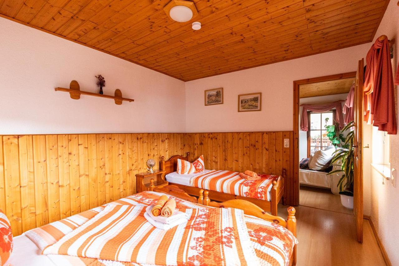 Pension Und Gaststaette Zur Knappenschaenke Thermalbad Wiesenbad Esterno foto