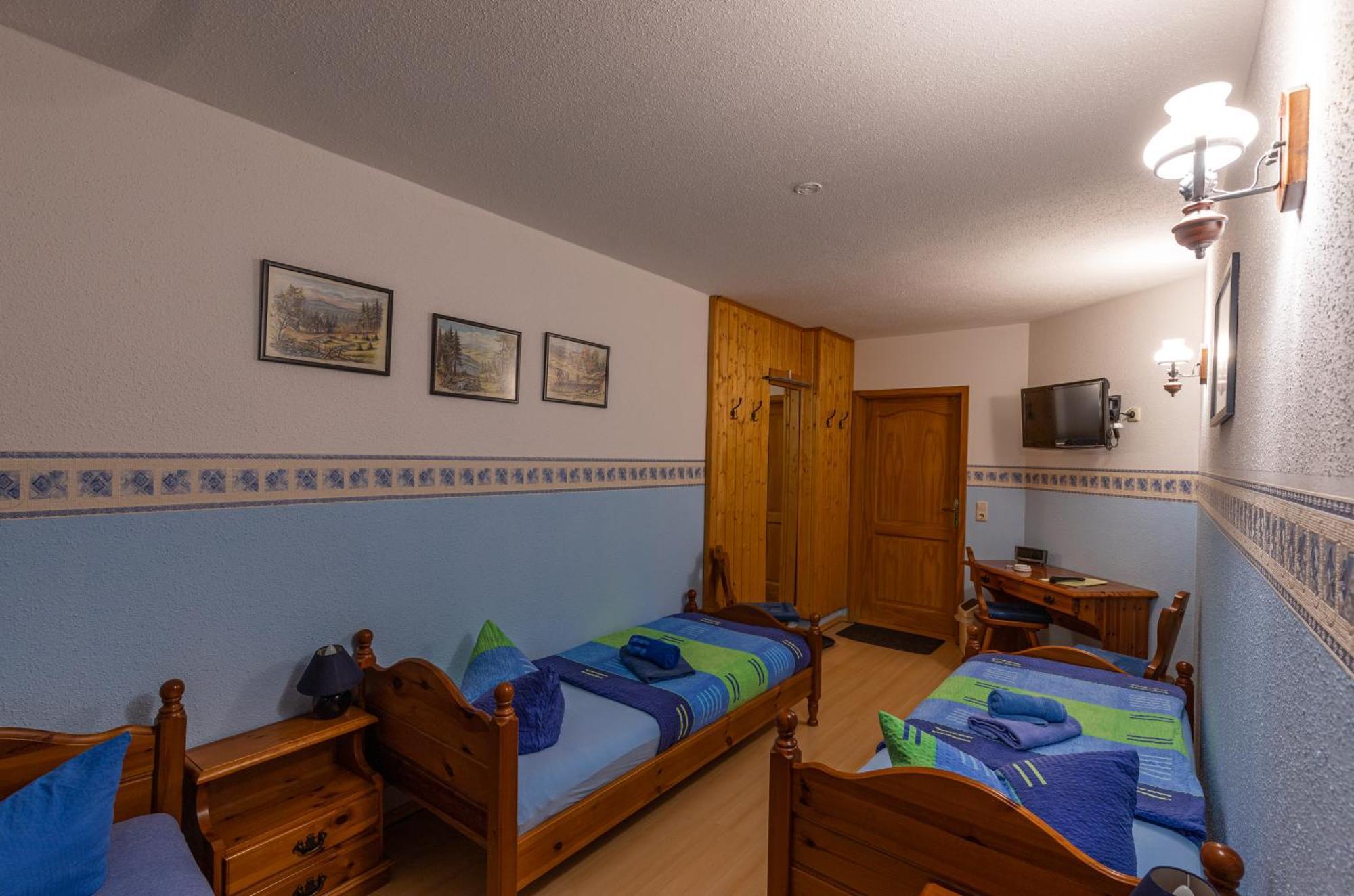 Pension Und Gaststaette Zur Knappenschaenke Thermalbad Wiesenbad Esterno foto